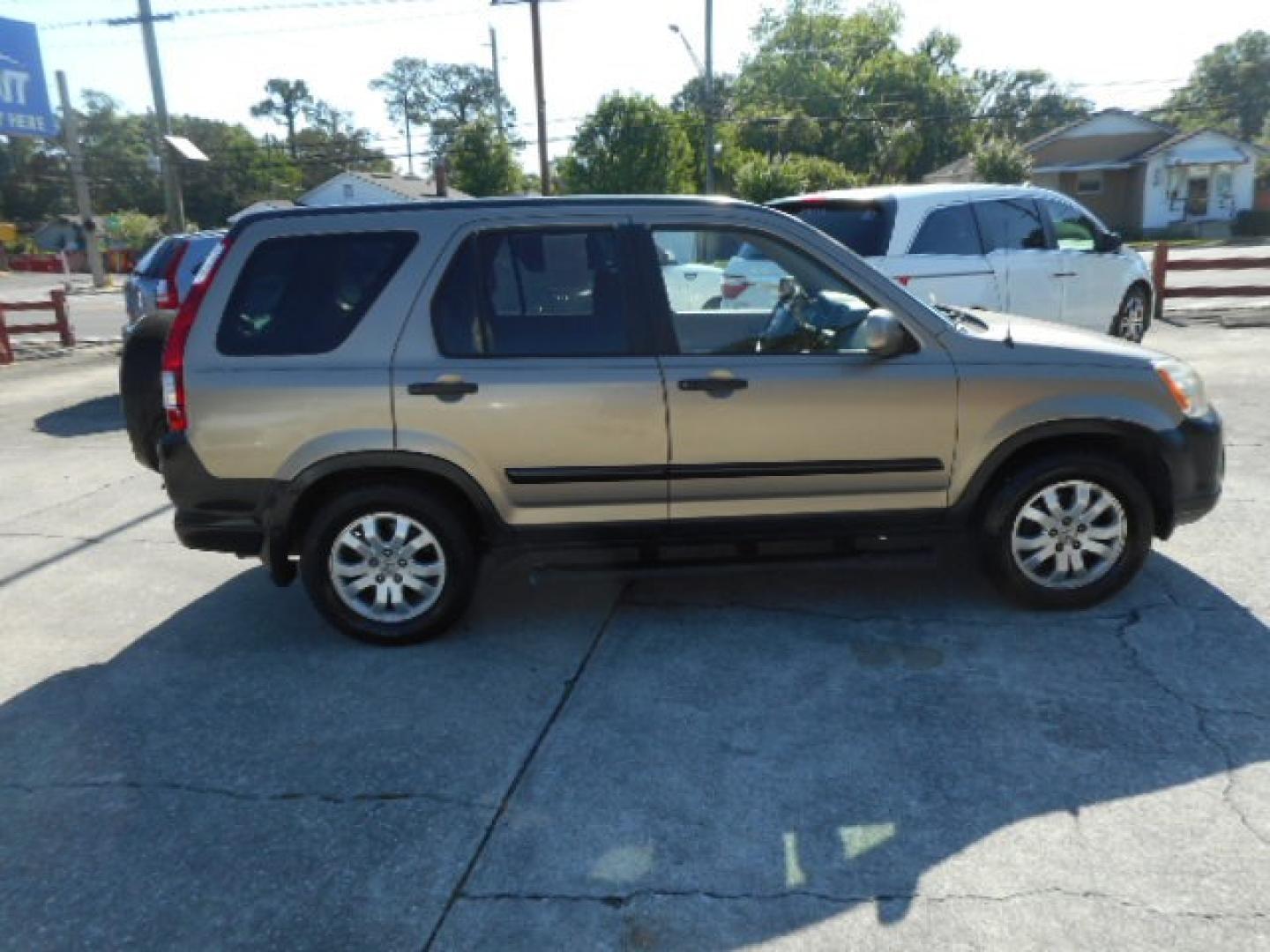 2006 BEIGE HONDA CR-V EX (JHLRD68876C) , located at 1200 Cassat Avenue, Jacksonville, FL, 32205, (904) 695-1885, 30.302404, -81.731033 - Photo#4